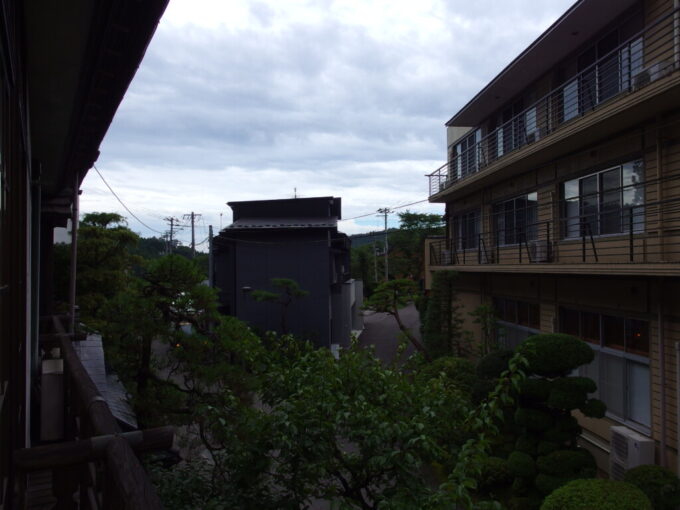 9月上旬晩夏の鎌先温泉最上屋旅館客室からの眺め