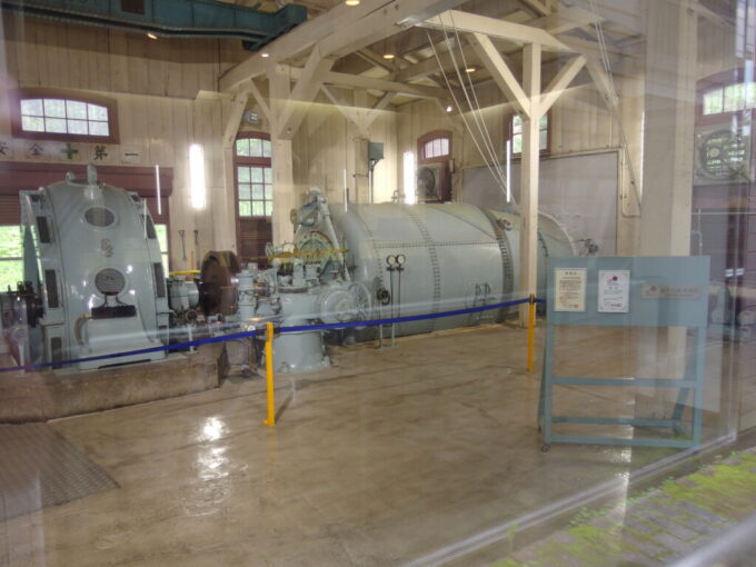 9月上旬晩夏の仙台三居沢水力発電所で稼働する歴史ある発電機