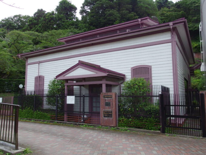 9月上旬晩夏の仙台110年以上の歴史を持つ三居沢水力発電所建屋