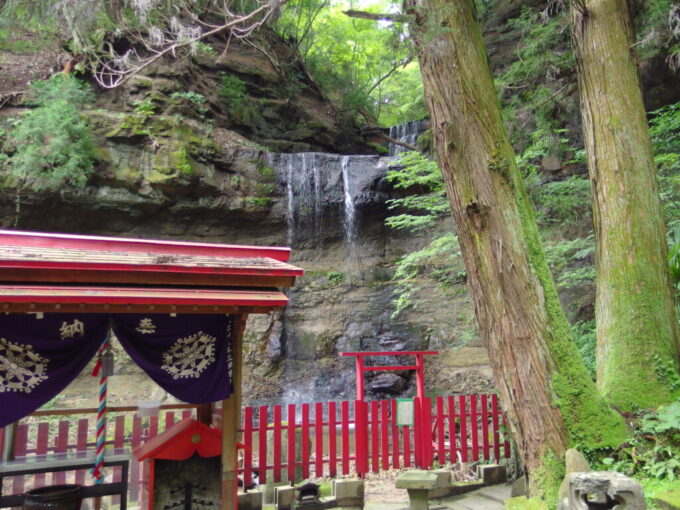 9月上旬晩夏の仙台三居澤大聖不動尊自然のままの姿の御滝
