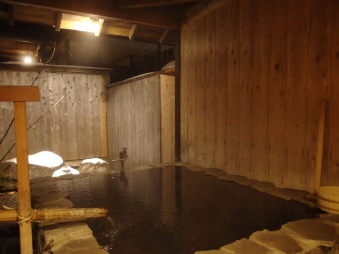 12月下旬師走の湯の小屋温泉龍洞貸切庭園風呂和龍
