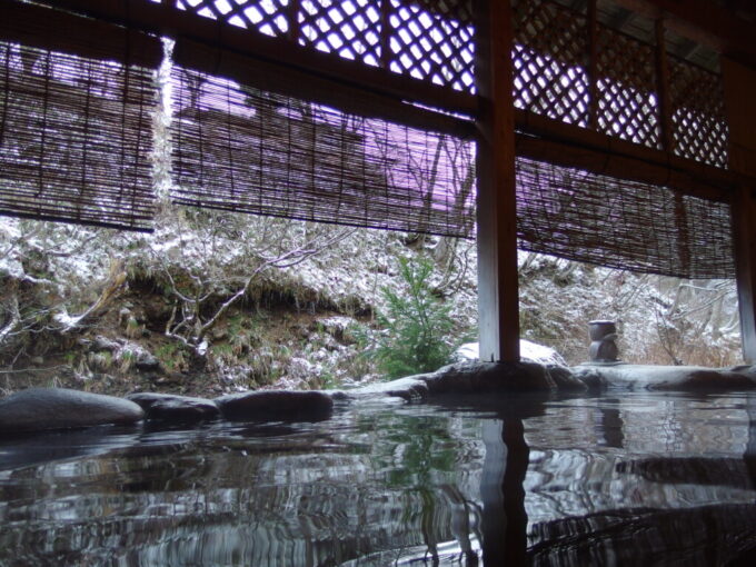 12月下旬師走の湯の小屋温泉龍洞音龍で味わう朝風呂