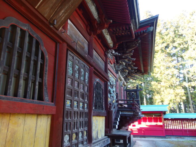 12月下旬師走の高崎八幡八幡宮本殿を彩る美しい装飾