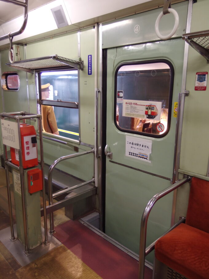 2月上旬糸魚川駅ジオパル現役当時の雰囲気を感じることのできるキハ52待合室