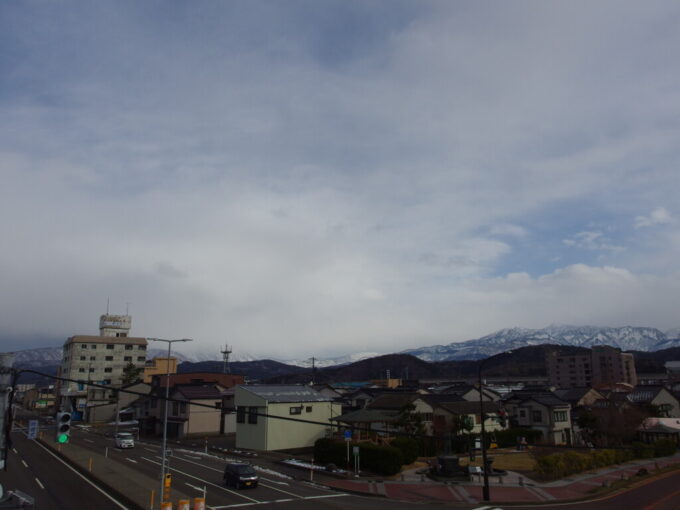 2月上旬糸魚川日本海展望台から望む白銀の山並み