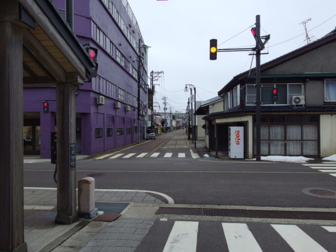 2月上旬糸魚川加賀街道と交差し直進する千国街道塩の道