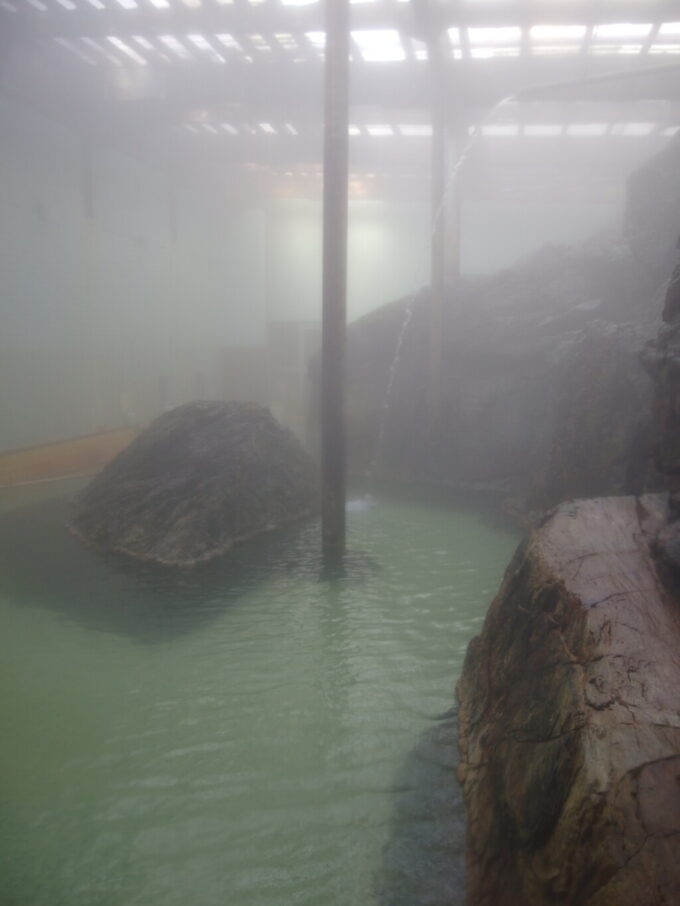 2月上旬姫川温泉湯の宿朝日荘昼飯前に天然大岩風呂へ