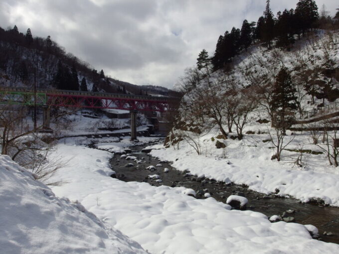 2月上旬姫川温泉湯の宿朝日荘姫川支流大所川に連なる3基の砂防ダム