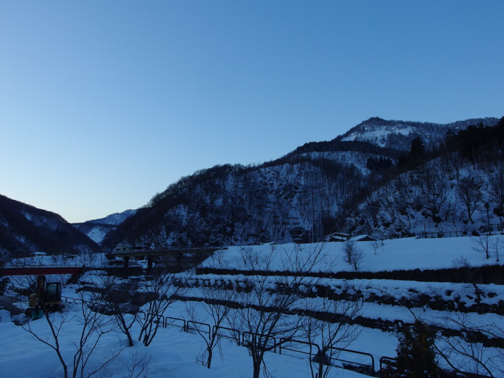 2月上旬姫川温泉湯の宿朝日荘で迎える晴れの朝