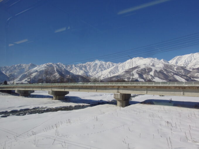 2月上旬大糸線松川を跨ぐ鉄橋からの絶景