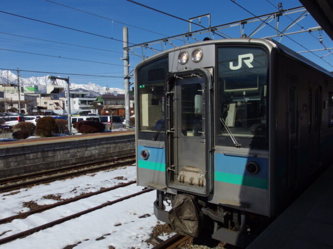2月上旬信濃大町駅E127系大糸線松本行き列車