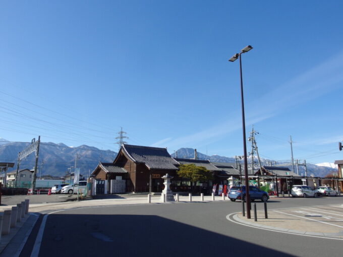 2月上旬冬晴れの穂高駅