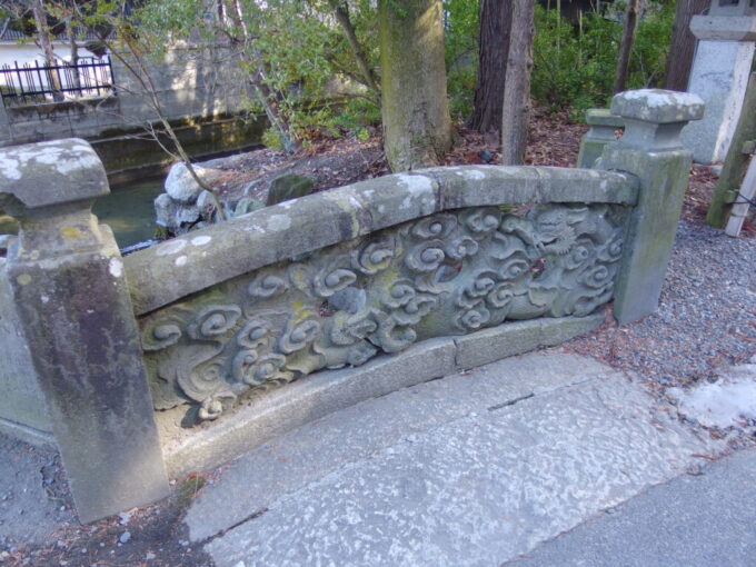 2月上旬穗髙神社明治時代に架けられた石橋に施されたうつくしい彫刻