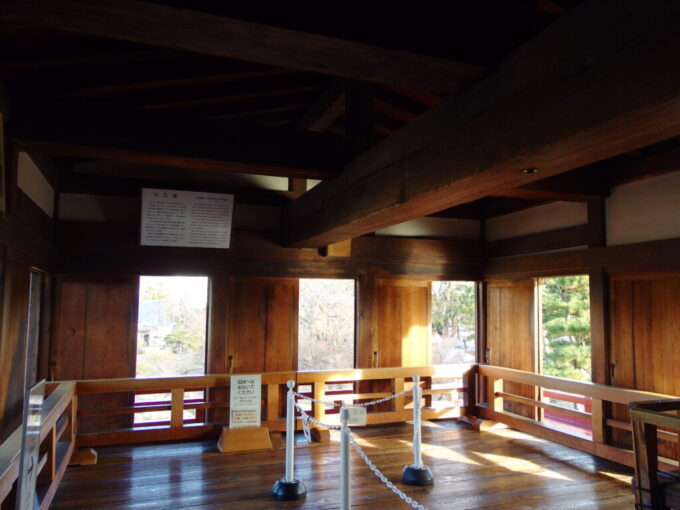 2月上旬冬晴れの松本城戦の機能を持たない月見櫓