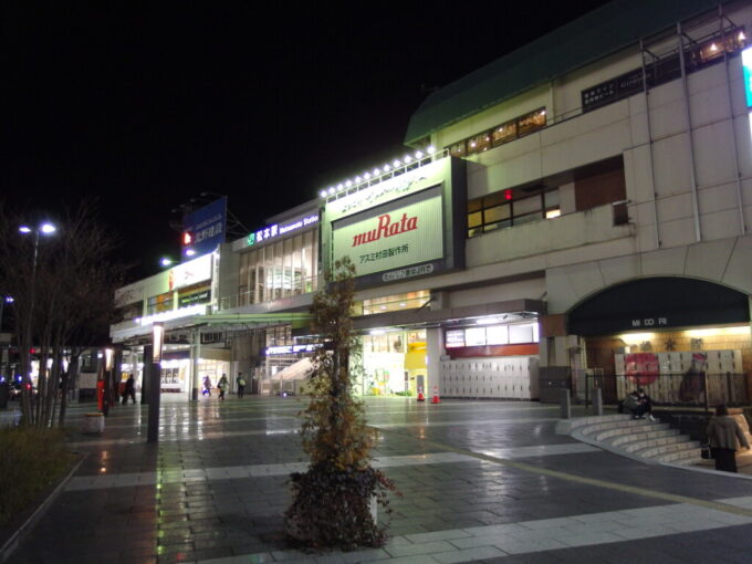 2月上旬ほろ酔い気分で眺める夜の松本駅