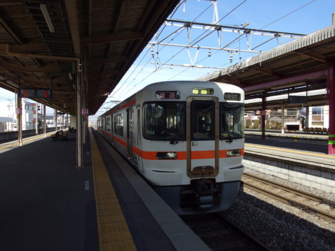 3月上旬塩尻駅中央西線313系普通列車木曽福島行き