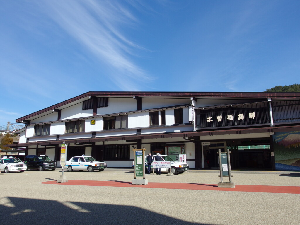 3月上旬晴天の木曾福島駅