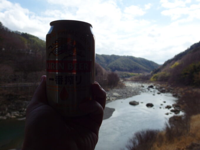 3月上旬木曾川のほとりの棧温泉湯上りに午前のいけないビールを
