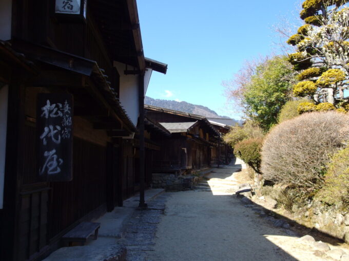 3月上旬春晴の妻籠宿江戸時代の風情を閉じ込めたかのような寺下の町並み