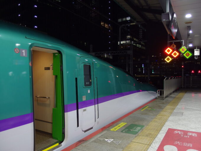 3月中旬東京駅に到着したH5系はやぶさ号
