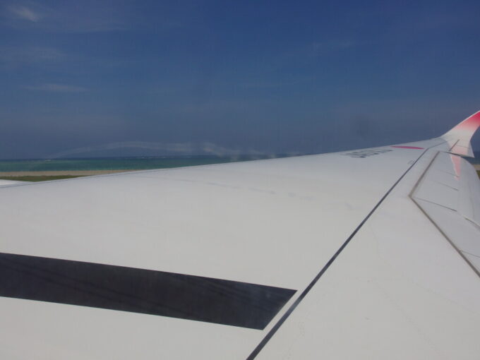 6月下旬JALA350 初号機はまもなく那覇空港に着陸