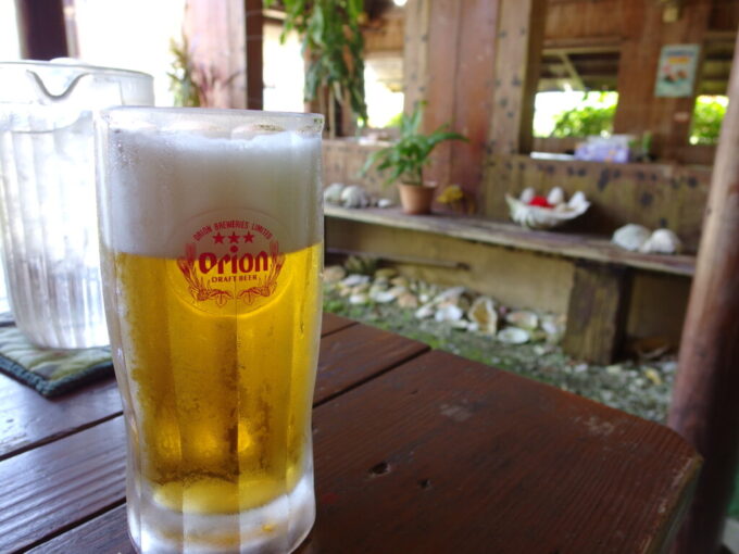 6月下旬梅雨明け直後の石垣島ふるさと食堂テラスで味わう冷たいオリオンビール