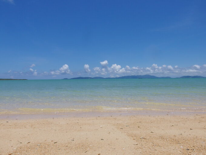 6月下旬梅雨明け直後の小浜島竹富島や石垣島、波照間島とも違った青さに彩られるトゥマールビーチ