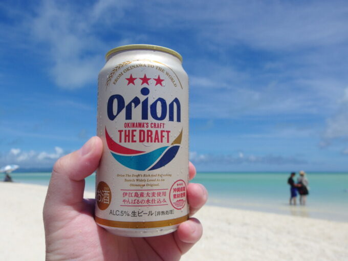 6月下旬梅雨明け直後の竹富島眩しさに溢れたコンドイビーチでオリオンビールで乾杯