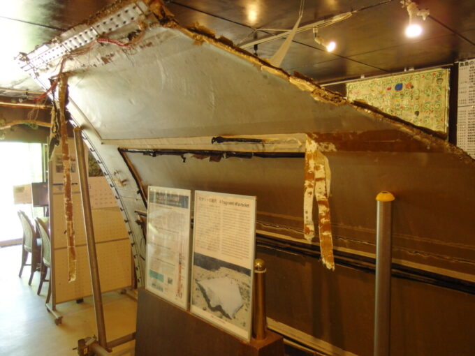 6月下旬梅雨明け直後の黒島黒島研究所に展示されたH-2Aロケットの巨大な破片