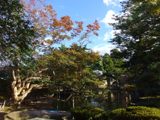 10月中旬初秋の大崎市有備館御改所を出て庭園散策へ