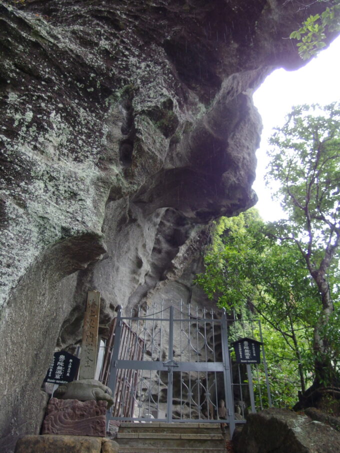 11月上旬雨の鋸山日本寺ロープウェーからの下山ルート奥の院無漏窟の圧倒的な地形