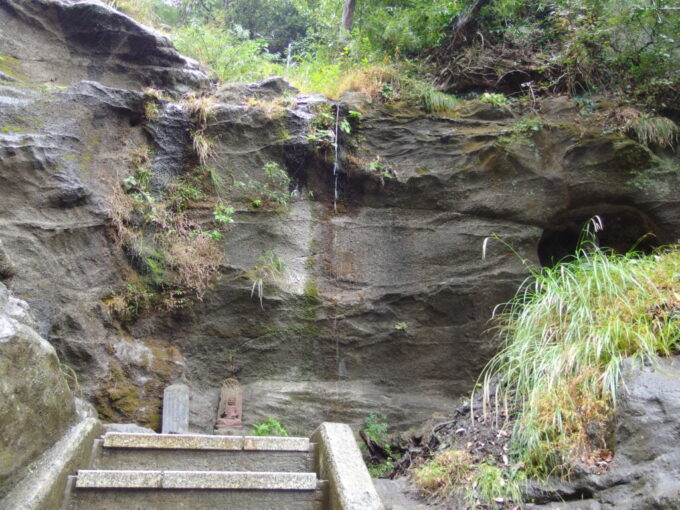 11月上旬雨の鋸山日本寺ロープウェーからの下山ルート小さな不動滝