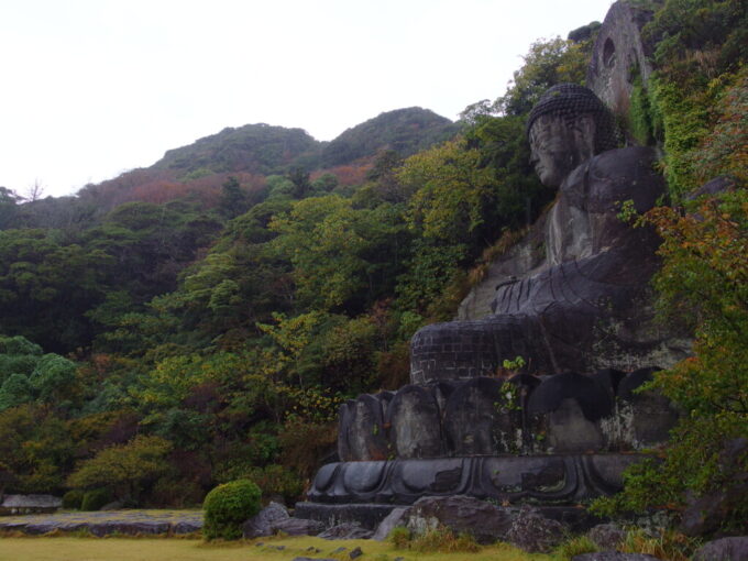 11月上旬雨の鋸山日本寺雨に濡れる日本寺大仏