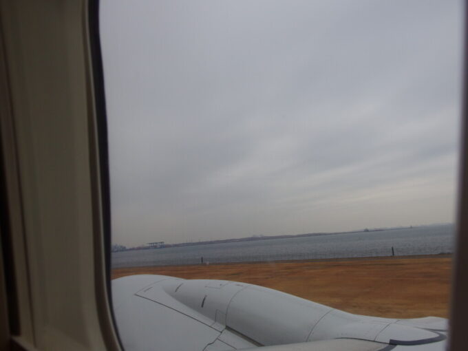 1月中旬冬の羽田空港エAIRDOB737新千歳空港は羽田空港を離陸