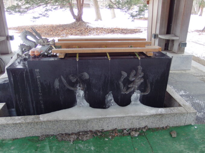 1月中旬冬の初十勝帯広帯廣神社凍り付く手水