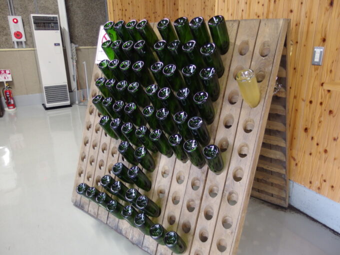 1月中旬冬の初十勝池田町ブドウ・ブドウ酒研究所通称池田ワイン城スパークリングワインの熟成方法