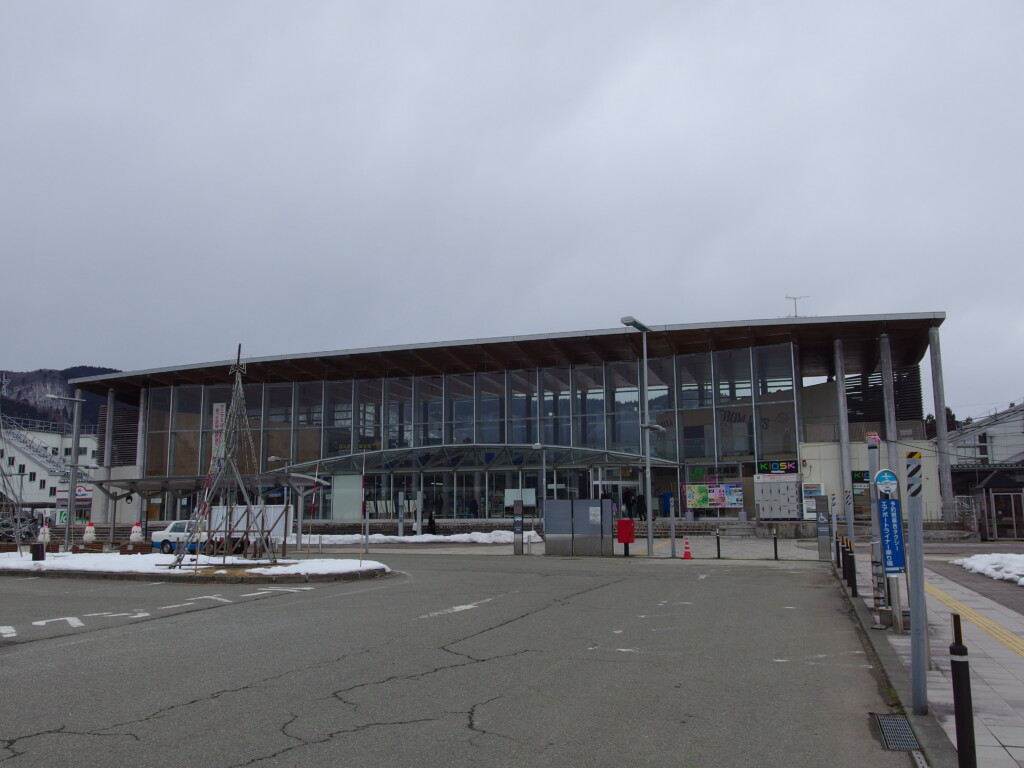 2月中旬雪の少ない秋田新幹線田沢湖線田沢湖駅