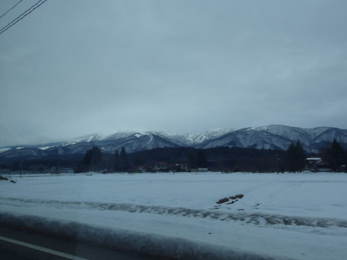 2月中旬羽後交通乳頭温泉行きバスの車窓から眺める田沢湖高原スキー場