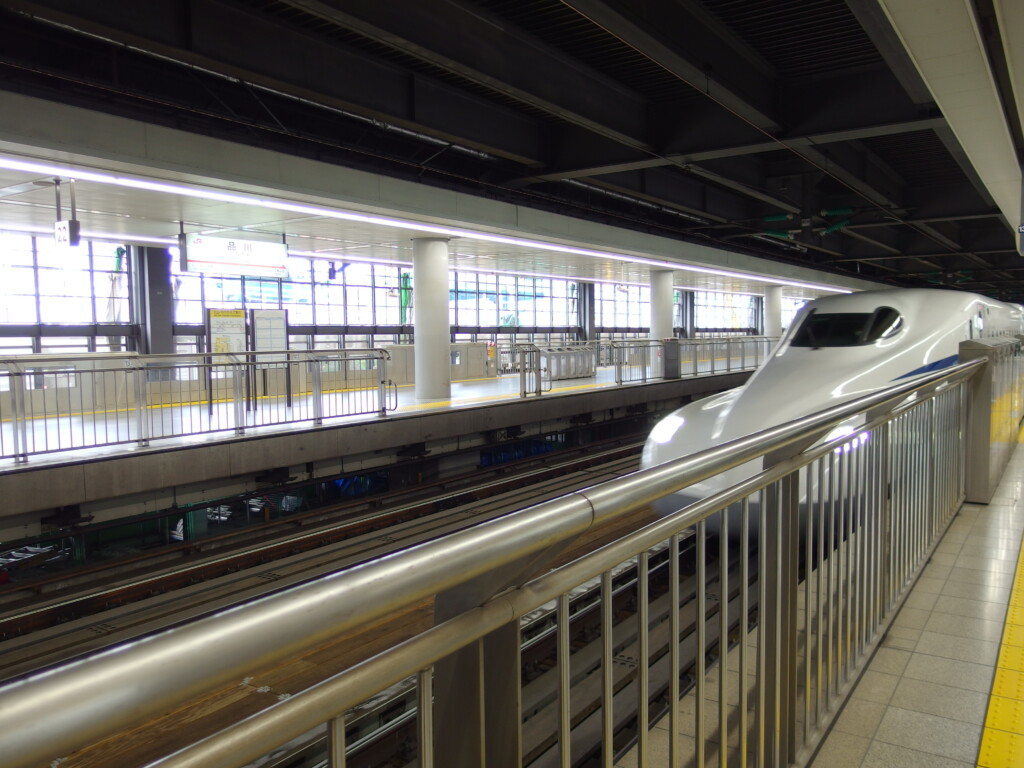 2月中旬品川駅に入線するN700Sのぞみ号新大阪行き