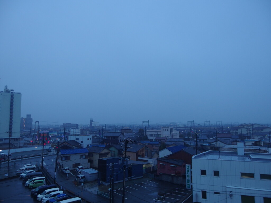 2月中旬冬の松阪で迎える雨の朝