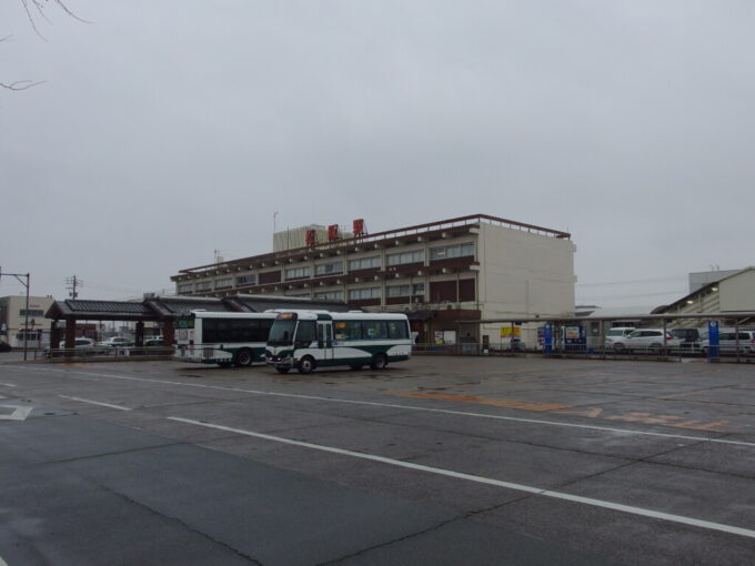 2月中旬雨の松阪駅