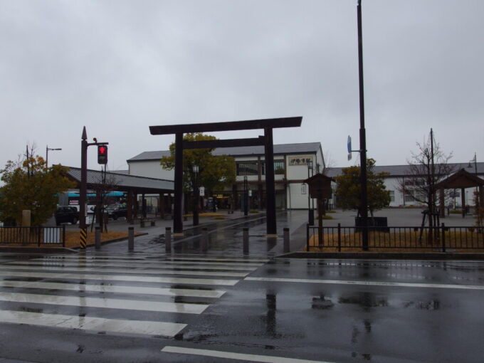 2月中旬雨の伊勢市駅