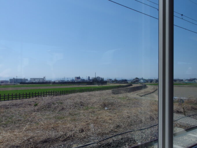 3月中旬E257系特急草津・四万車窓から望む秩父鉄道三ヶ尻線廃線跡高崎線との分岐部分