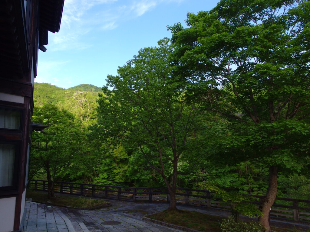 5月上旬花巻南温泉峡山の神温泉優香苑で迎える爽やかな朝