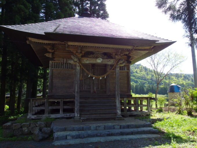 5月上旬花巻南温泉峡山の神温泉の由来でもある山祇神社