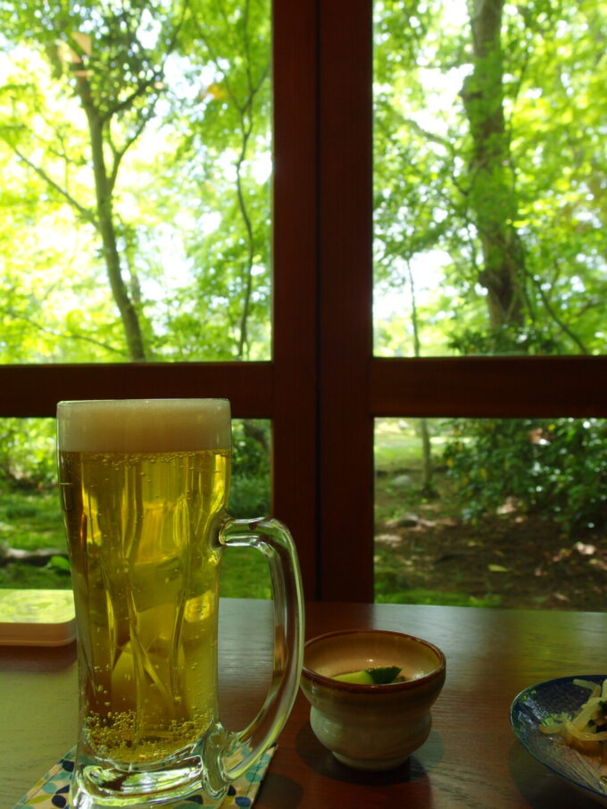 5月上旬晴天の金ケ崎侍屋敷大松沢家新緑を浴びながら飲む冷たいビール