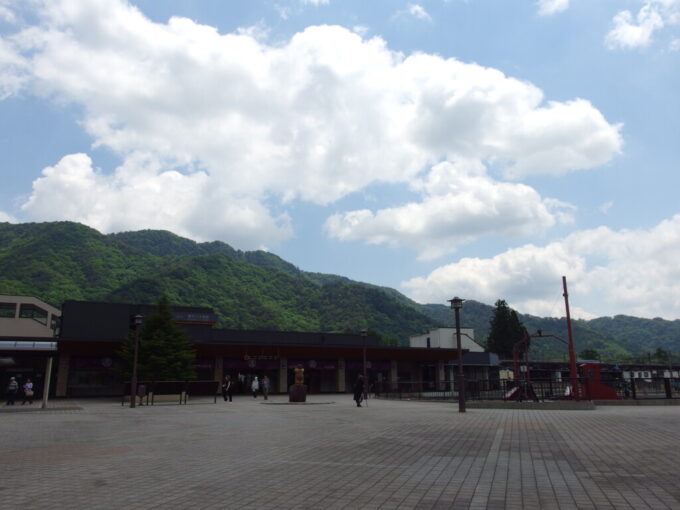 5月上旬晴天の鬼怒川温泉駅