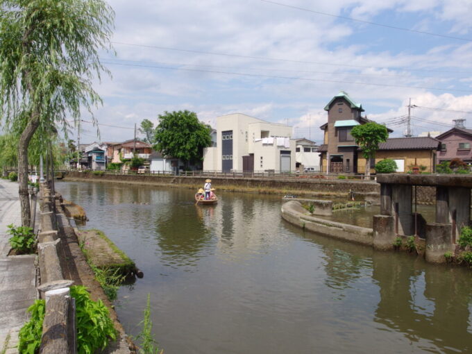 5月下旬蔵の街小江戸栃木巴波川をゆく船頭さん