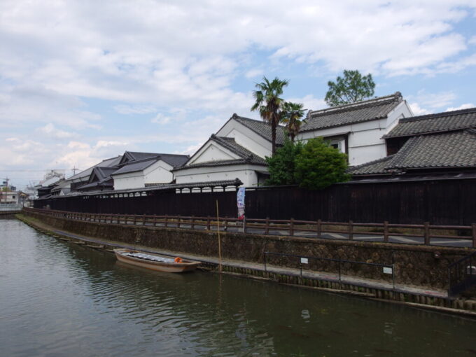 5月下旬蔵の街小江戸栃木巴波川沿いに建ち並ぶ塚田歴史伝説館の立派な土蔵群