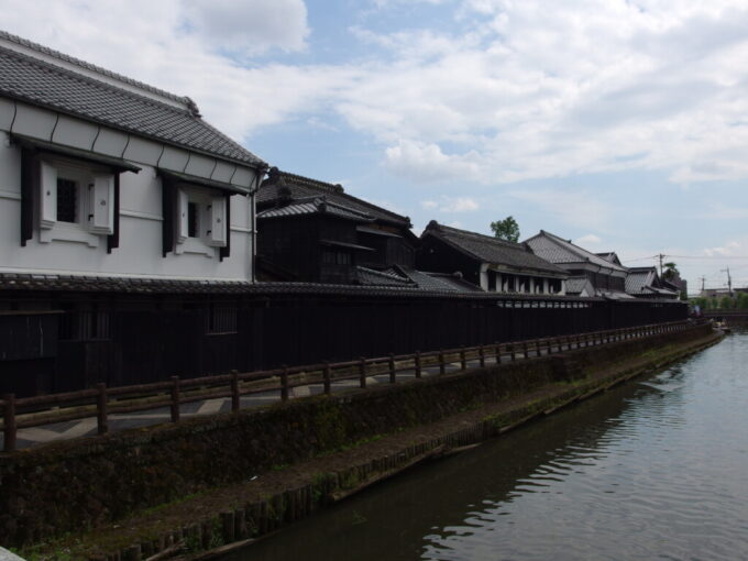 5月下旬蔵の街小江戸栃木巴波川に沿って建ち並ぶ塚田歴史伝説館